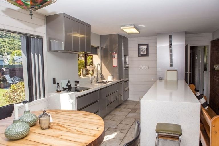 Photo of property in 112 Main Road South, Karoro, Greymouth, 7805
