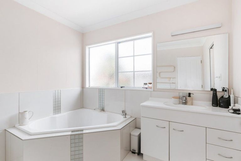 Photo of property in 23a Sunbrae Grove, Mount Maunganui, 3116