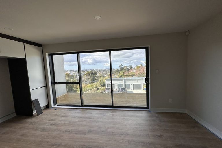 Photo of property in 309 Don Buck Road, Massey, Auckland, 0614