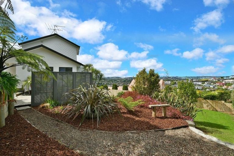 Photo of property in 18 Montcalm Close, Orewa, 0931
