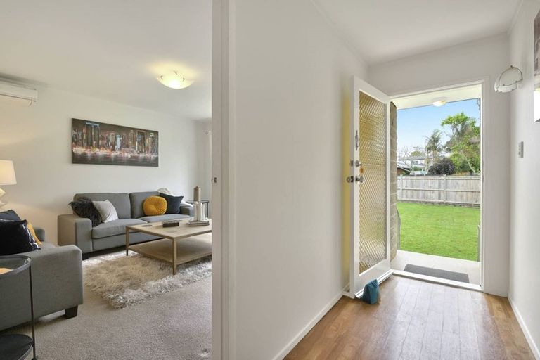 Photo of property in 33 Mccrystal Avenue, Eastern Beach, Auckland, 2012