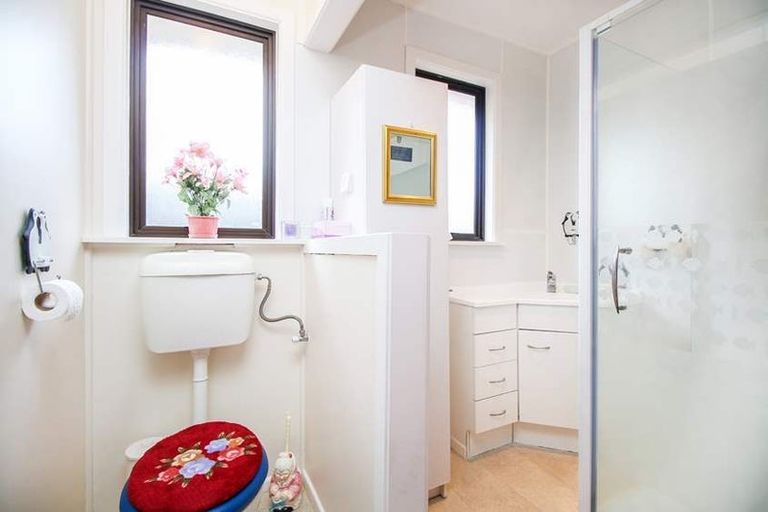 Photo of property in 25 Cutler Street, New Lynn, Auckland, 0600