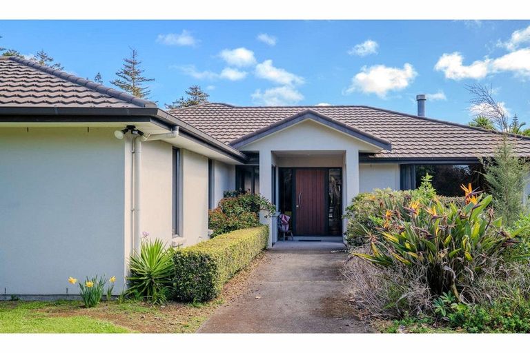 Photo of property in 4 Kotare Heights, Kerikeri, 0230