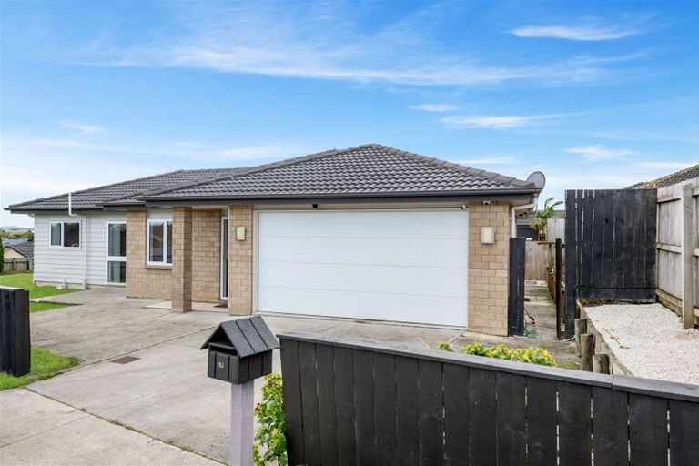 Photo of property in 16 John Broad Place, Flat Bush, Auckland, 2019