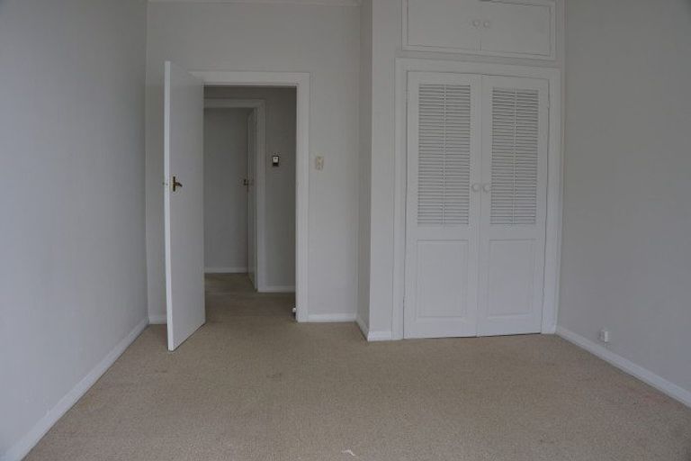 Photo of property in 109 Queens Drive, Lyall Bay, Wellington, 6022