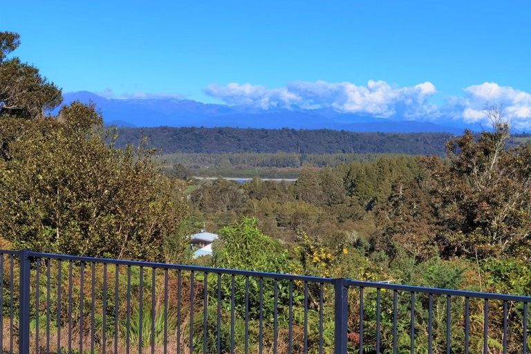 Photo of property in 13 Racecourse Terrace Rise, Hokitika, 7882