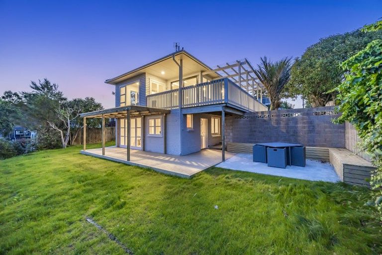 Photo of property in 255 Glenfield Road, Hillcrest, Auckland, 0627