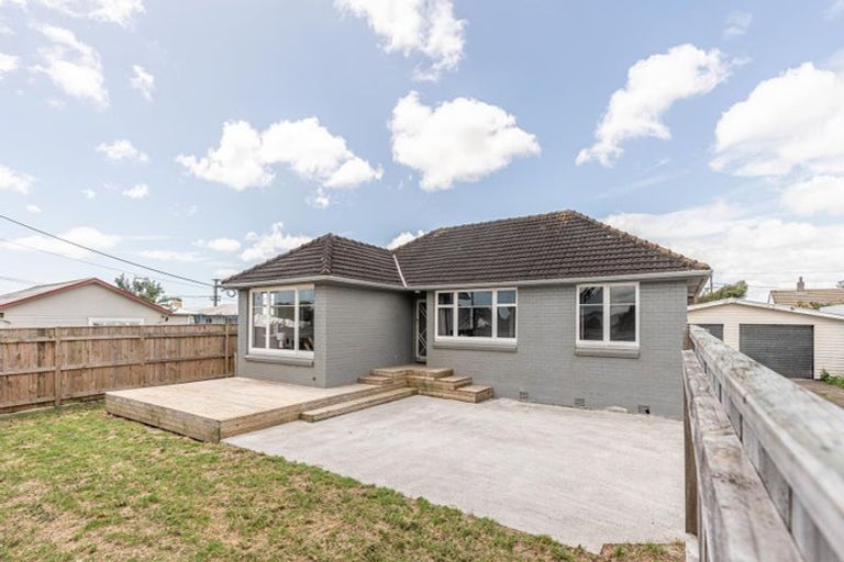 Photo of property in 1 Kauri Street, Levin, 5510
