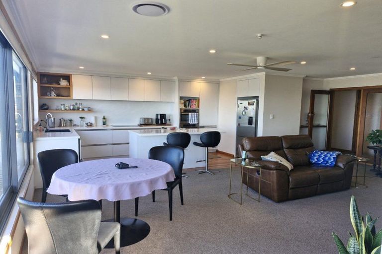 Photo of property in 24 Scott Street, Moturoa, New Plymouth, 4310