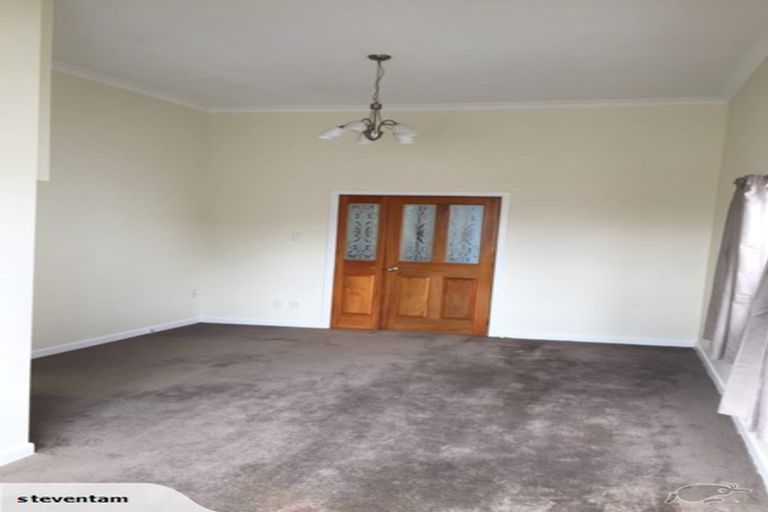 Photo of property in 2/142 Rongotai Road, Kilbirnie, Wellington, 6022