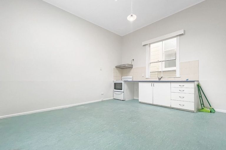 Photo of property in 250 Adelaide Road, Newtown, Wellington, 6021