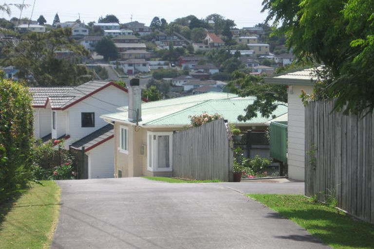 Photo of property in 345 Wairau Road, Totara Vale, Auckland, 0629