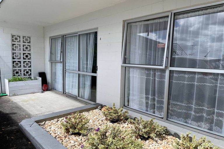 Photo of property in 3/19a Verbena Road, Birkdale, Auckland, 0626