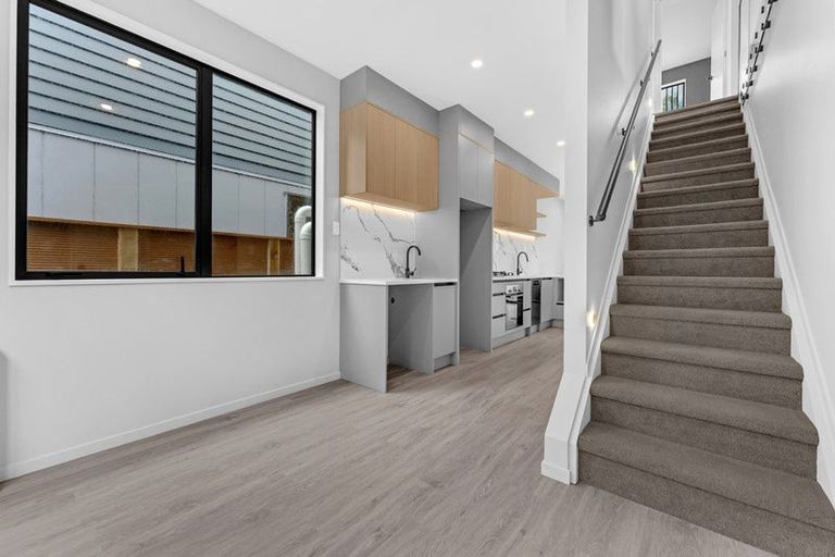 Photo of property in 2 Kama Place, Sunnynook, Auckland, 0620