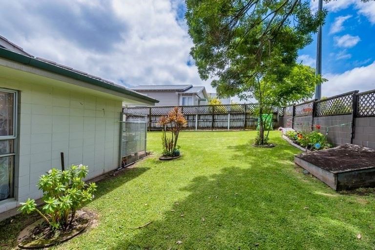 Photo of property in 1/38 Edmonton Road, Henderson, Auckland, 0612