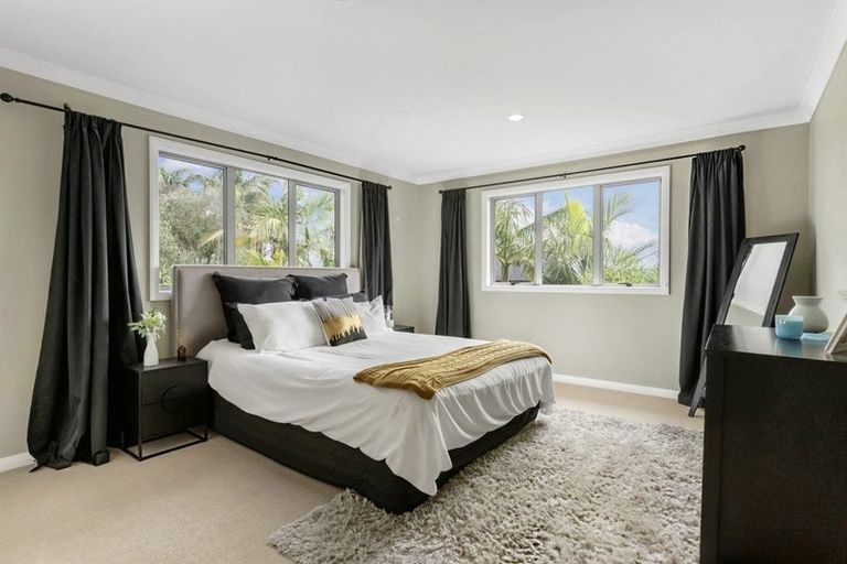Photo of property in 168 Kittiwake Drive, Schnapper Rock, Auckland, 0632