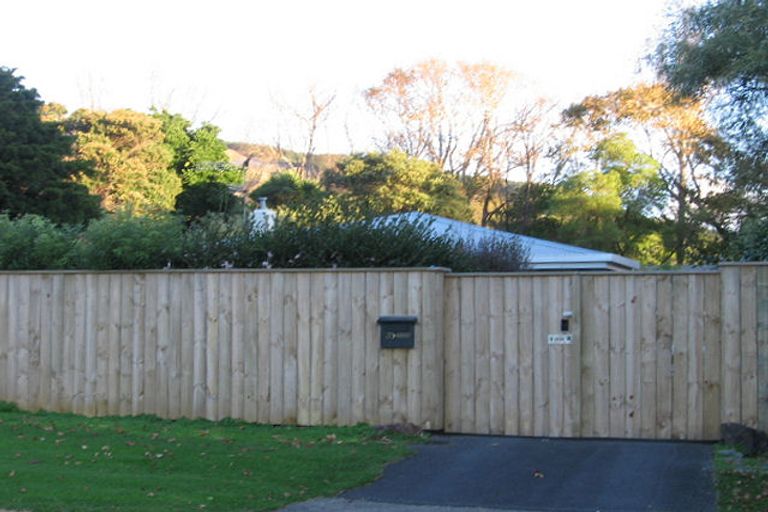 Photo of property in 35a Karu Crescent, Waikanae, 5036