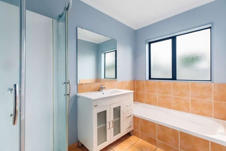 Photo of property in 100a Manuroa Road, Takanini, 2112