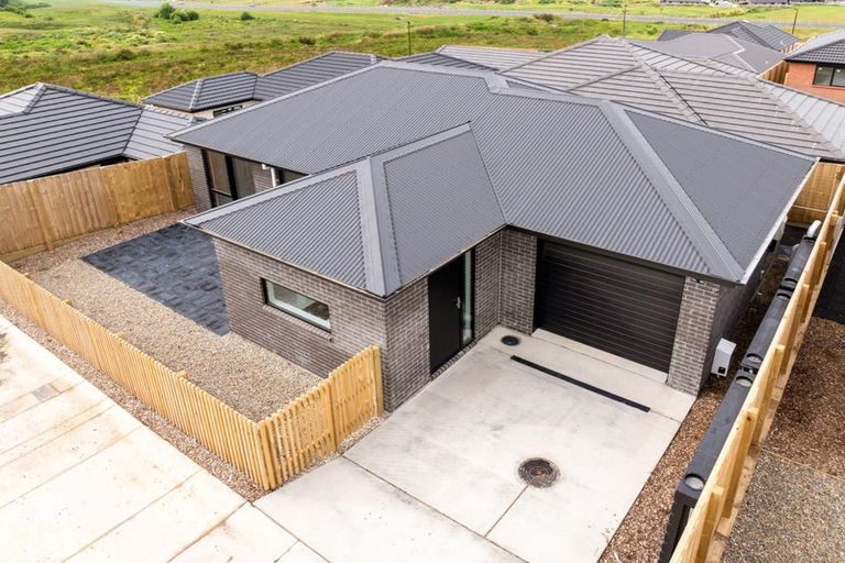 Photo of property in 26 Waruhia Crescent, Rototuna North, 3281
