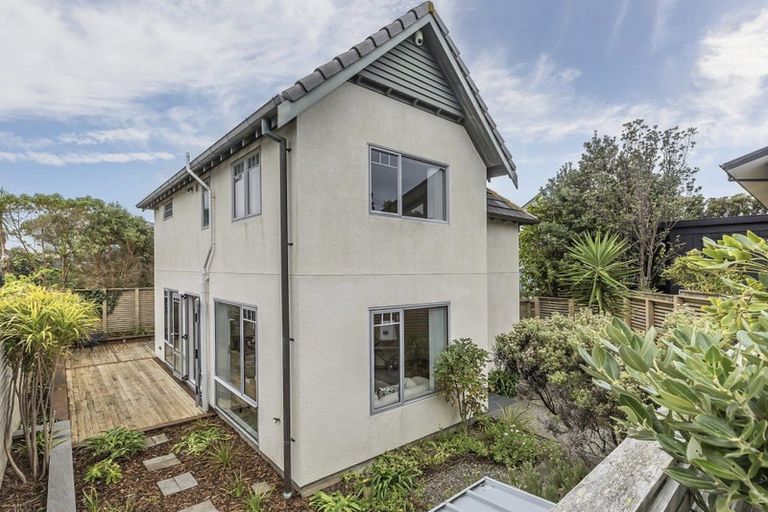 Photo of property in 41 Forres Street, Seatoun, Wellington, 6022