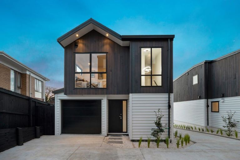 Photo of property in 10b Prince Regent Drive, Half Moon Bay, Auckland, 2012