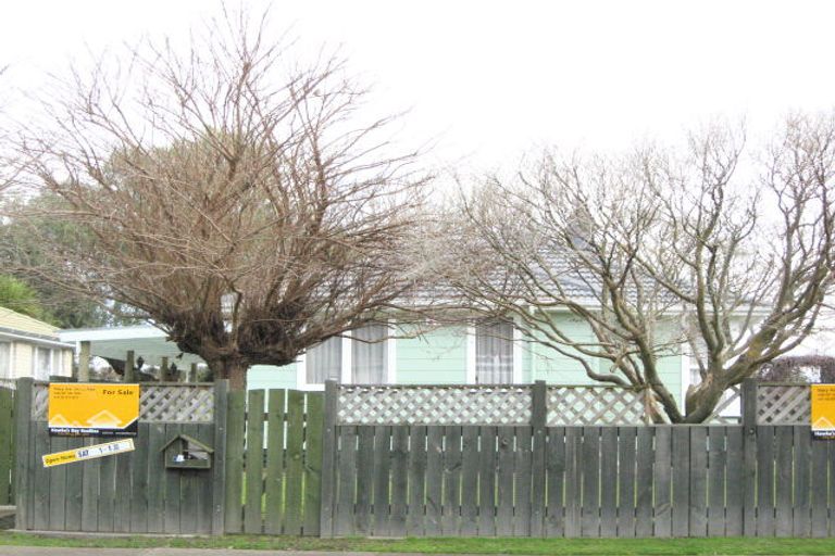 Photo of property in 76 Lipscombe Crescent, Havelock North, 4130