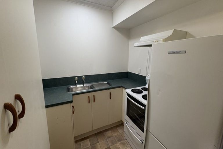 Photo of property in 4/2a Spencer Place, Merrilands, New Plymouth, 4312