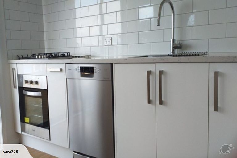 Photo of property in 2b Sunhaven Drive, Newlands, Wellington, 6037