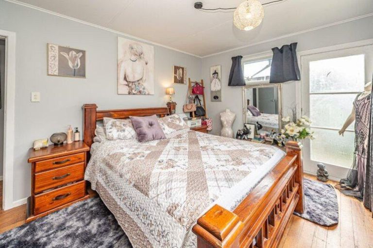Photo of property in 64 Wikitoria Road, Putiki, Whanganui, 4501
