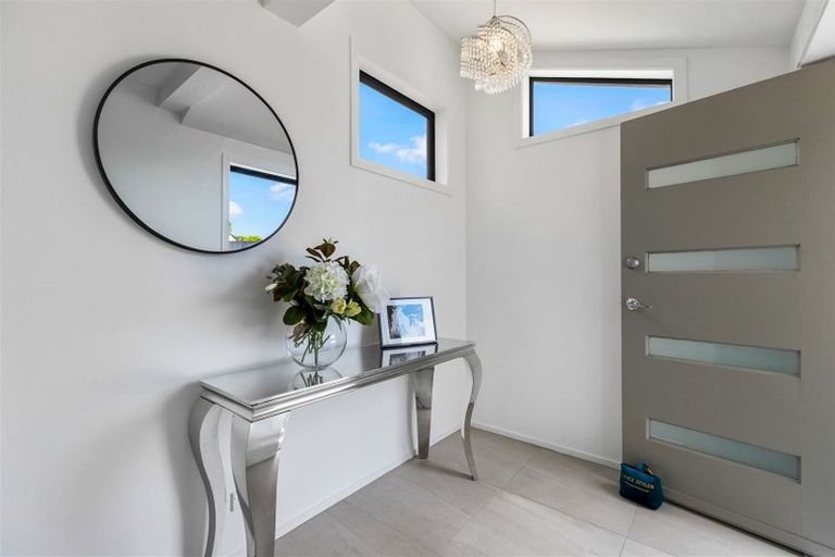 Photo of property in 49 Minaret Drive, Bucklands Beach, Auckland, 2014