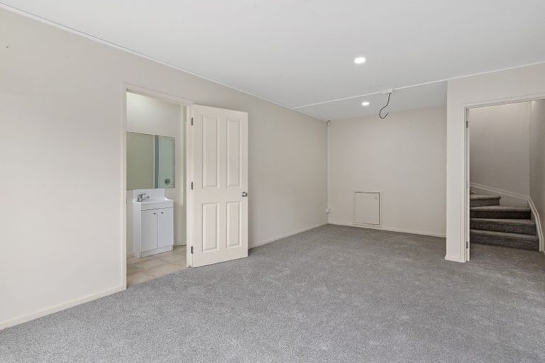 Photo of property in 22 Kinleith Way, Albany, Auckland, 0632