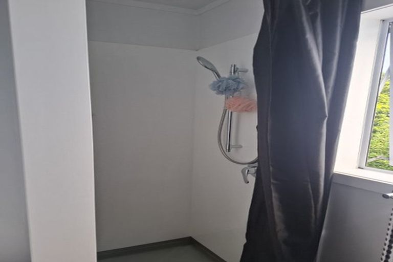 Photo of property in 17a Florio Terrace, Tawa, Wellington, 5028