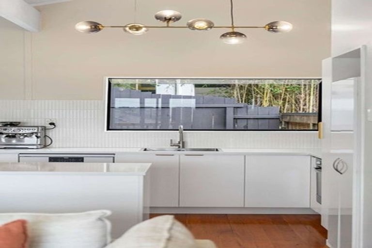 Photo of property in 2/4 Catrina Avenue, Birkenhead, Auckland, 0626