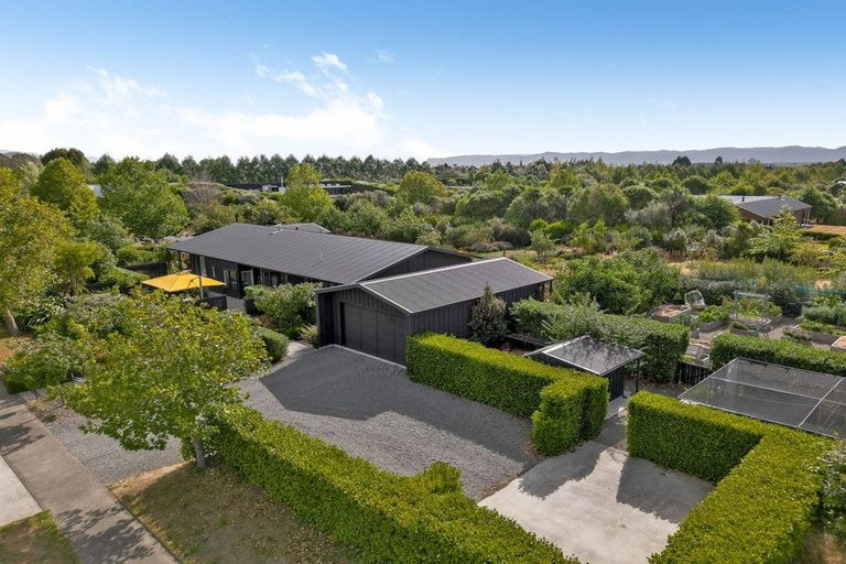 Photo of property in 7 Fairway Drive, Martinborough, 5711
