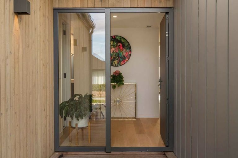 Photo of property in 10 Mason Street, Wanaka, 9305