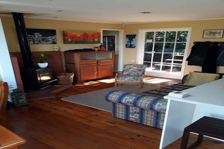 Photo of property in 666 South Titirangi Road, Titirangi, Auckland, 0604