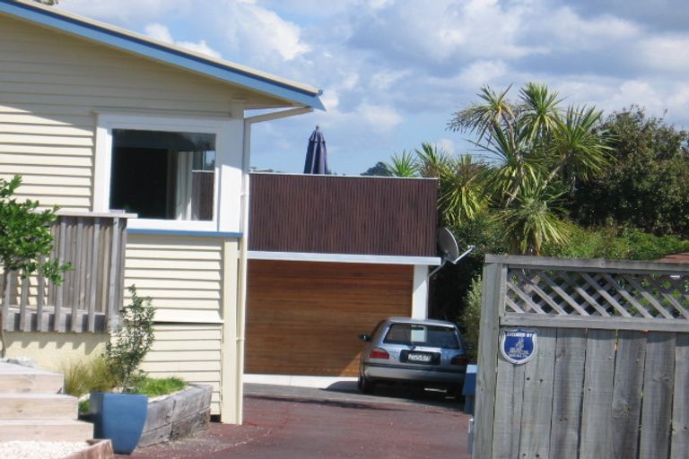 Photo of property in 1/16 Rothesay Bay Road, Rothesay Bay, Auckland, 0630