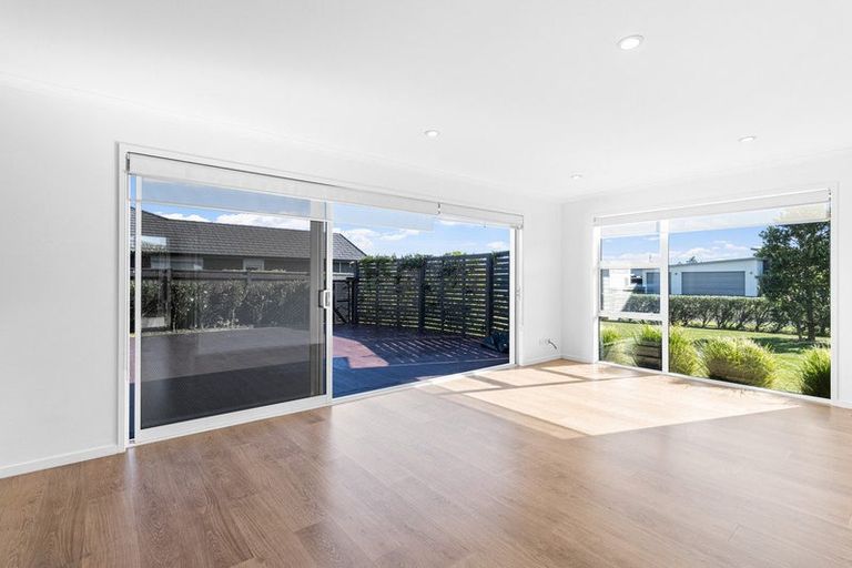 Photo of property in 10 Wentworth Lane, Waiwhakaiho, New Plymouth, 4312