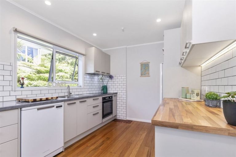 Photo of property in 41 Valley View Road, Glenfield, Auckland, 0629