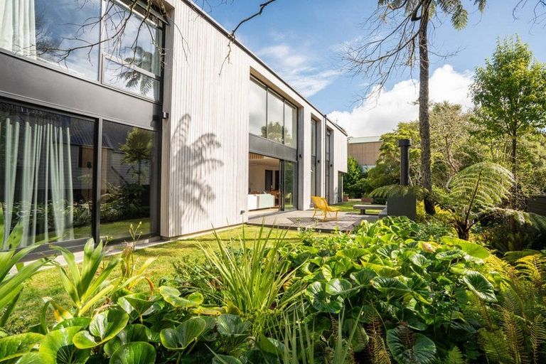 Photo of property in 14 Lochiel Road, Khandallah, Wellington, 6035