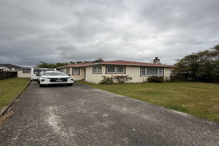 Photo of property in 27 Russell Road, Wainuiomata, Lower Hutt, 5014