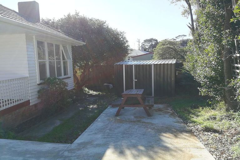 Photo of property in 5 Barrys Road, Glendene, Auckland, 0602