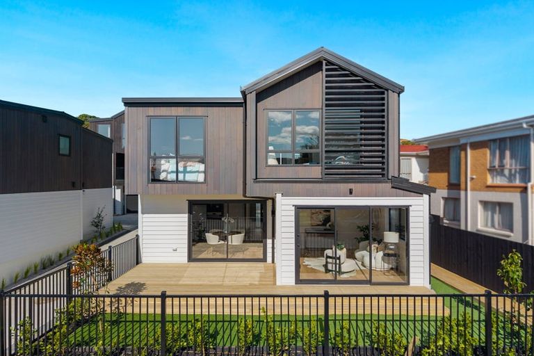 Photo of property in 10b Prince Regent Drive, Half Moon Bay, Auckland, 2012