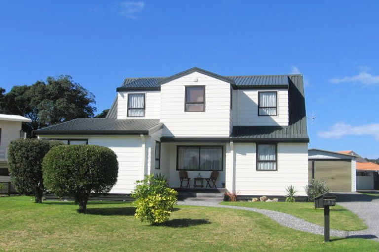 Photo of property in 223 Moana Anu Anu Avenue, Whangamata, 3620