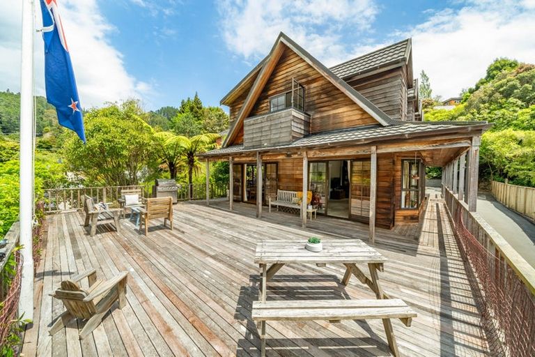 Photo of property in 16 Jocelyn Crescent, Pinehaven, Upper Hutt, 5019