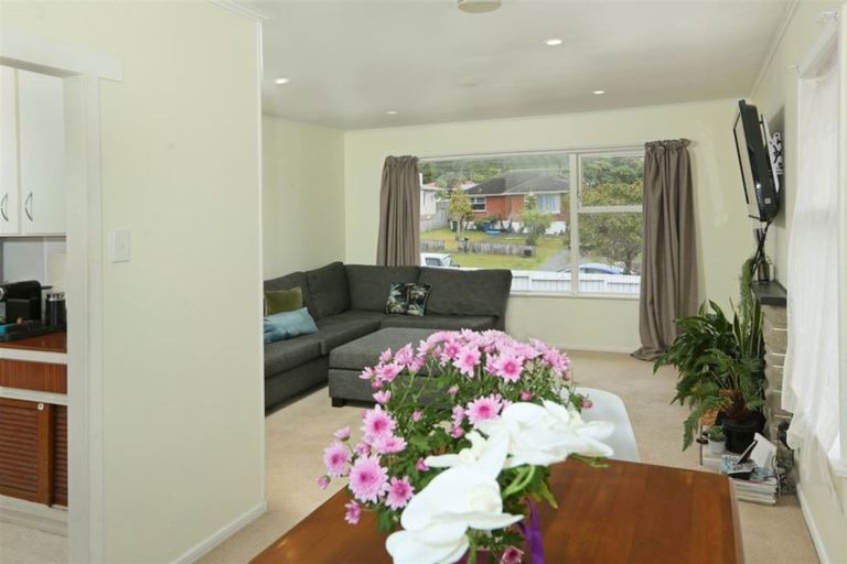Photo of property in 56 Stottholm Road, Titirangi, Auckland, 0604