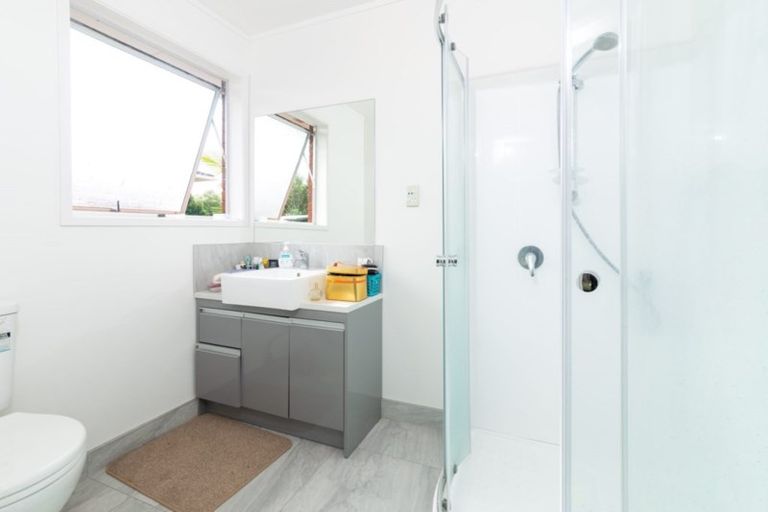 Photo of property in 68 Triangle Road, Massey, Auckland, 0614