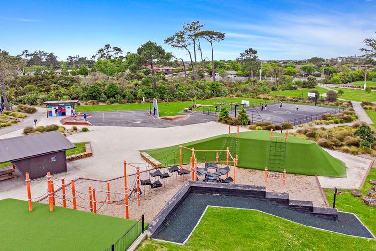 Photo of property in 23 William Calvert Drive, Swanson, Auckland, 0614