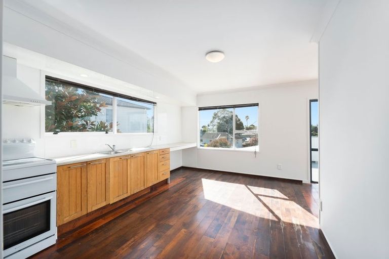 Photo of property in 3 Spargo Road, Massey, Auckland, 0614