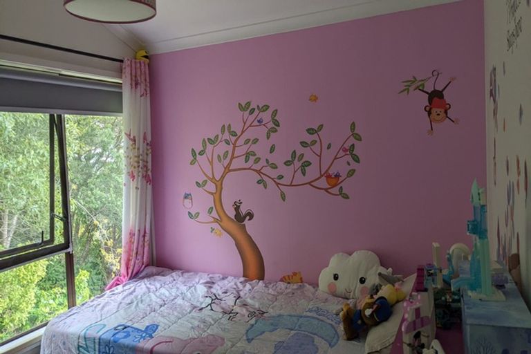 Photo of property in 2/74 Ayton Drive, Totara Vale, Auckland, 0629